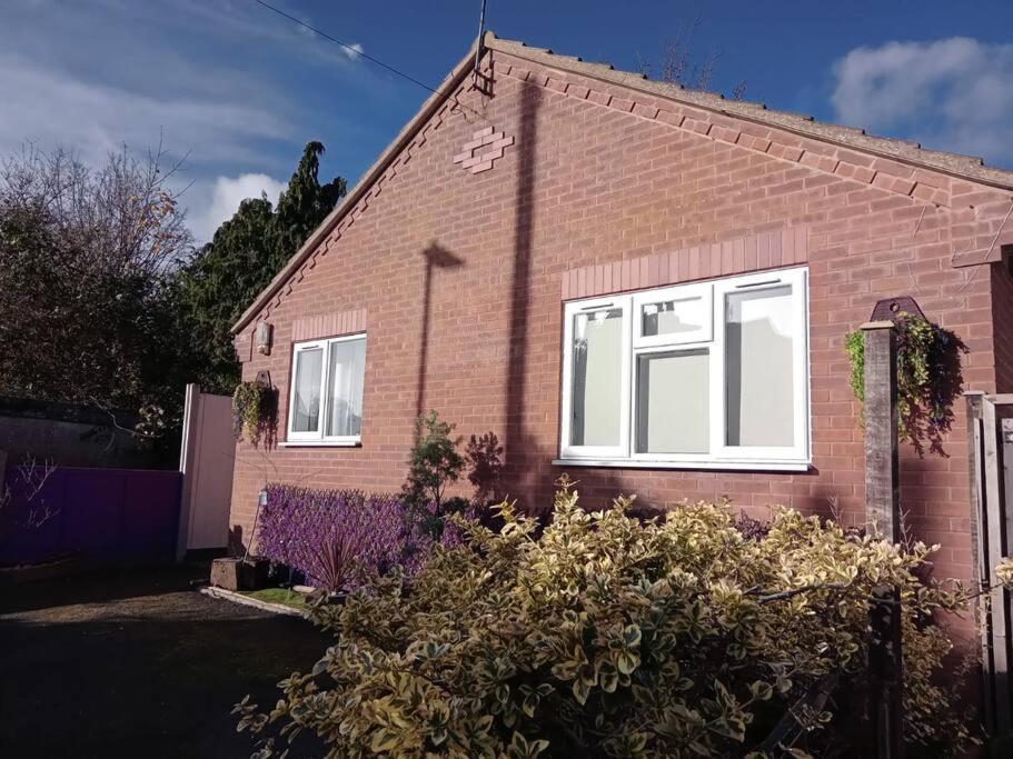 Cosy Bungalow In A Handy Location Market Harborough Buitenkant foto