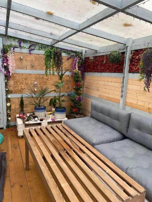 Cosy Bungalow In A Handy Location Market Harborough Buitenkant foto